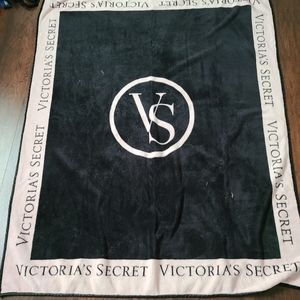 VS fleece blanket